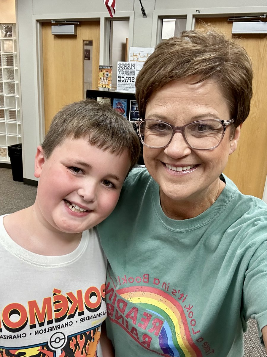 loomis_wolves's tweet photo. 📚✨Super Reader Alert!✨📚

Shoutout to 4th grader Eli who has already checked out and read 5 books from the library - all in just the first 8 days of school! 🤩👏🏻 Keep turning those pages, Eli - you’re an inspiration to us all! 🌟 #SuperReader #LibraryStar #KeepReading https://t.co/bSWnNyB3a1