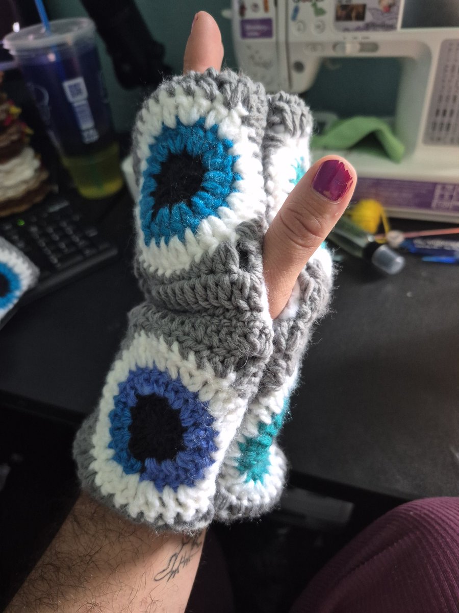 Biokat93's tweet photo. Made a handful of eye squares for a fingerless gloves set! https://t.co/lHDrzwyVa1