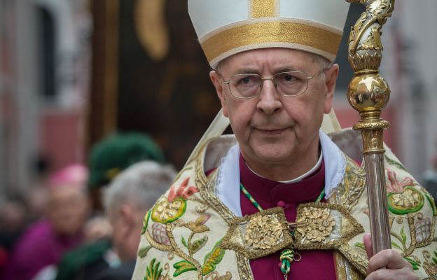 TenBastek's tweet photo. "Nie można zmienić zasad chrztu z dzieci na dorosłych, bo niewielu będzie się chrzciło."
~ abp Gądecki
Cóż za rozbrajająca szczerość. I niech mi ktoś, qrwa, powie, że ci cyniczni arcyoszuści naprawdę wierzą w te biblijne farmazony, które pociskają ciemnocie.
Pierdolone pasożyty. https://t.co/e6LhyJaxiO