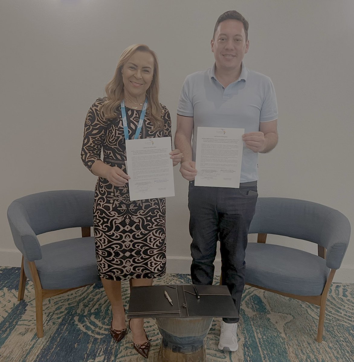 FLACMA_'s tweet photo. Nuestro Presidente @czamoramatute🇪🇨 firma Memorando con la Presidenta de la Unión Nacional de Legisladores Estatales de Brasil @Unaleoficial, Jucelia Oliveira Freitas🇧🇷

Le da bienvenida a nuestra organización y acuerdan agenda conjunta para fortalecer papel de asambleas locales https://t.co/pk7YfcpWJd