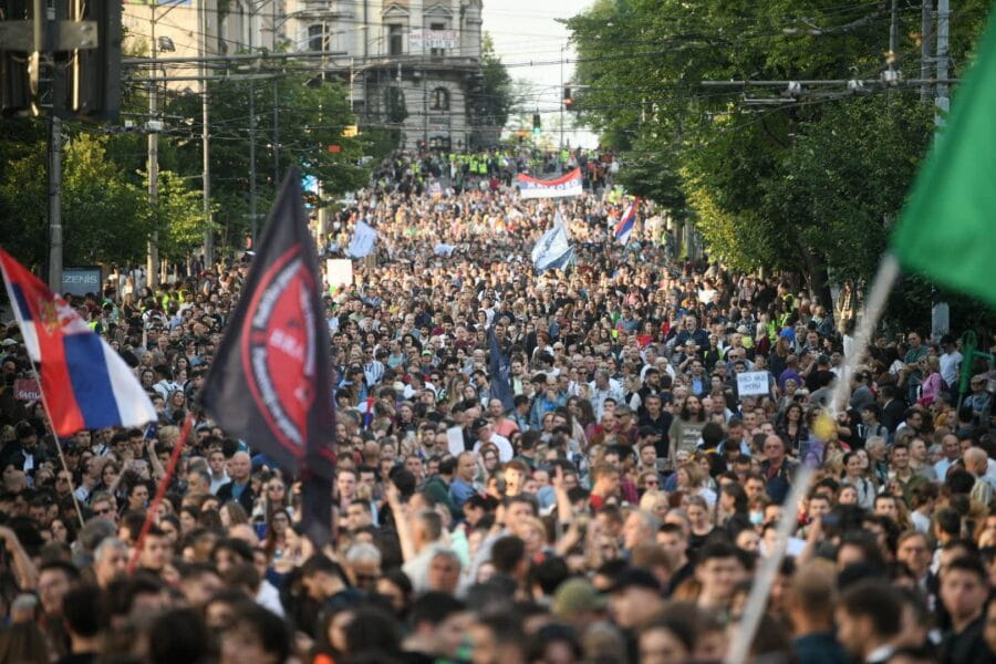 NSPM's tweet photo. Истраживање НСПМ - Србија, јул 2025 – и компарација са мајем: Неоспорно је више оних који су против власти, него оних који је подржавају. Али та разлика од неких десетак процената још увек није таква да се не може просути погрешним корацима са ове стране https://t.co/jab6s88iH8 https://t.co/YM7owvu2pa