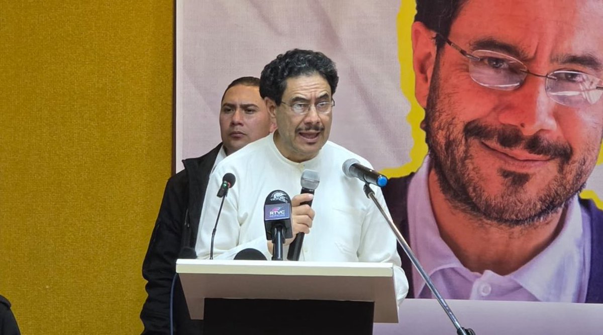 No olvidemos que el precandidato presidencial Iván Cepeda:

-Sobornó magistrados

-Compró testigos falsos

-Amenazó a Gustavo Rugeles

-Insultó al Presidente Trump

-Se alió con Barceló para chuzar al expresidente Uribe

-Ayudó a Iván Márquez y el Paisa a escapar a Venezuela.