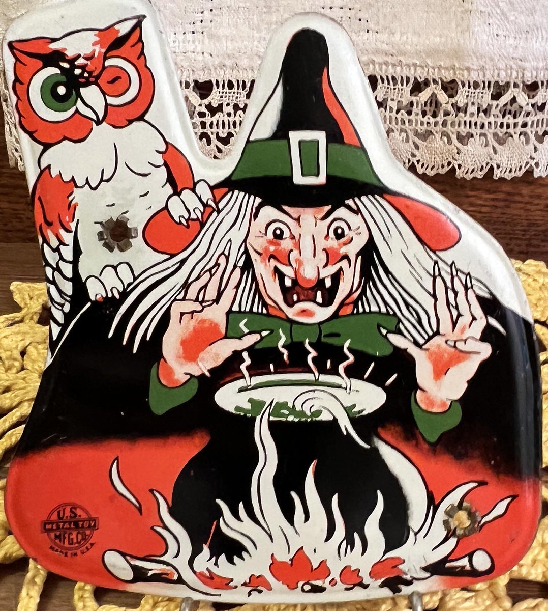 zizsdream's tweet photo. https://t.co/3dbzASPVHY  SCARCE Vintage Halloween Tin Litho Witch Ratchet Noisemaker, US Metal Toy 1960s 
#halloween #halloweencollectibles #halloweenantiques #vintagehalloween #antiquehalloween #collectibles #antiques 
#noisemakers #vintagenoisemakers #halloweennoisemakers https://t.co/XLOgzxbrlM
