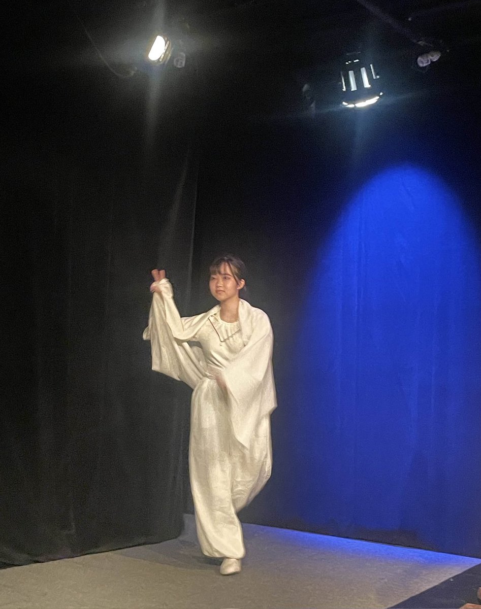 おはよー

今日から「カムトケ」本番🎉

ようやくお披露目できるのがとてもワクワクです✌
皆でつくった「カムトケ」の凄いところを観て楽しんでもらえたら嬉しいです✨️
ご来場お待ちしております🙇

（はしゃぐわたしを添えて💃）
#カムトケ #劇団サラバ