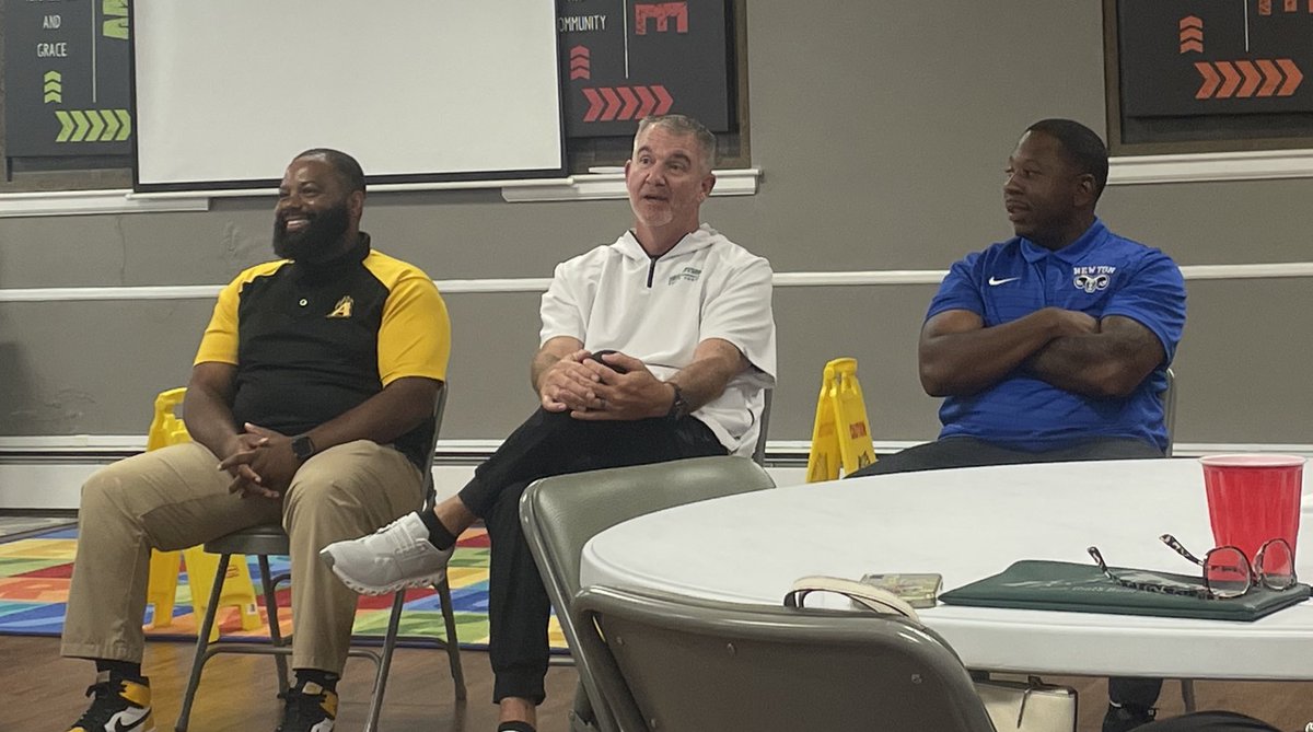 A Everett tweet media