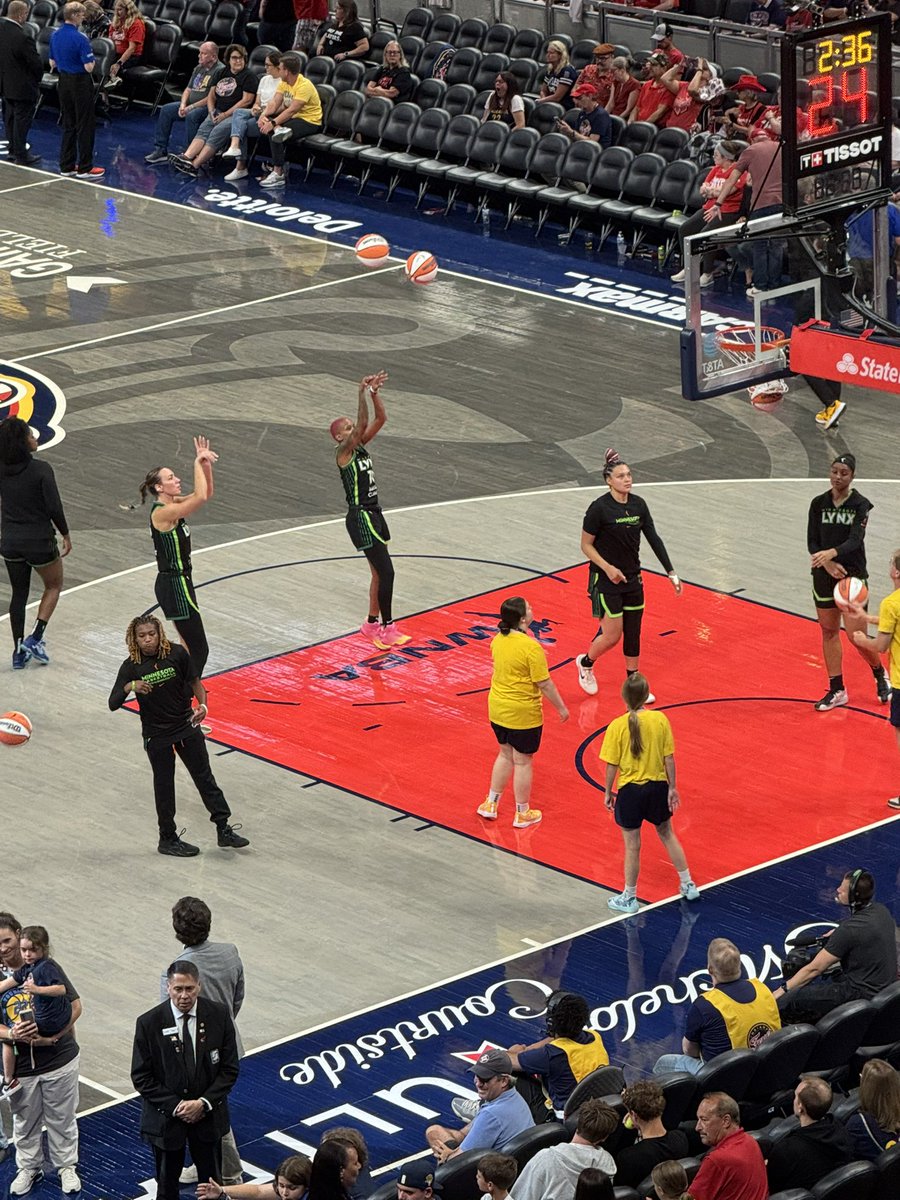 super sculptor Amy K Hucks tweet media