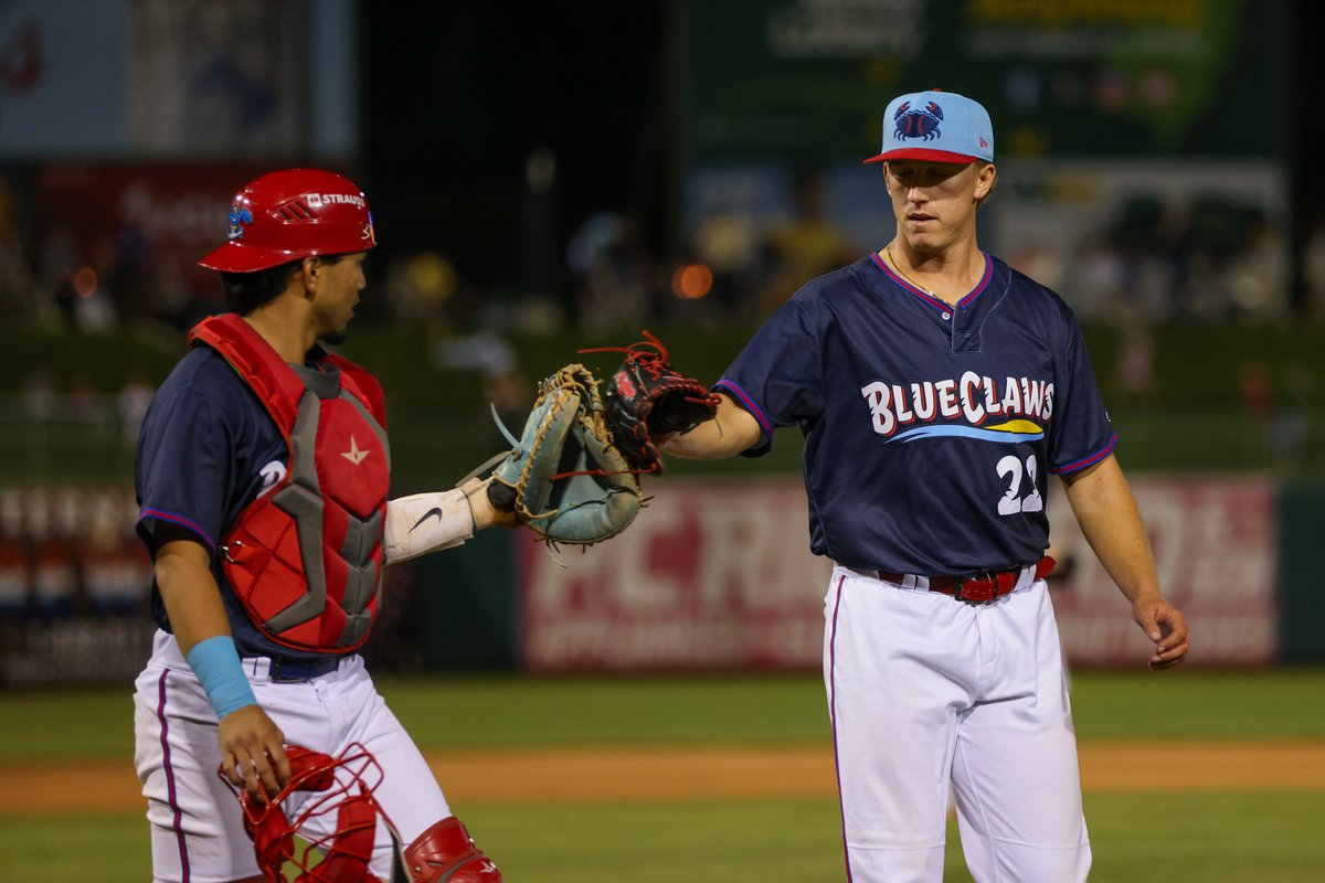 Five scoreless for Mavis Graves, striking out seven! Claws up 2-0 to the 6th. 🦀⚾