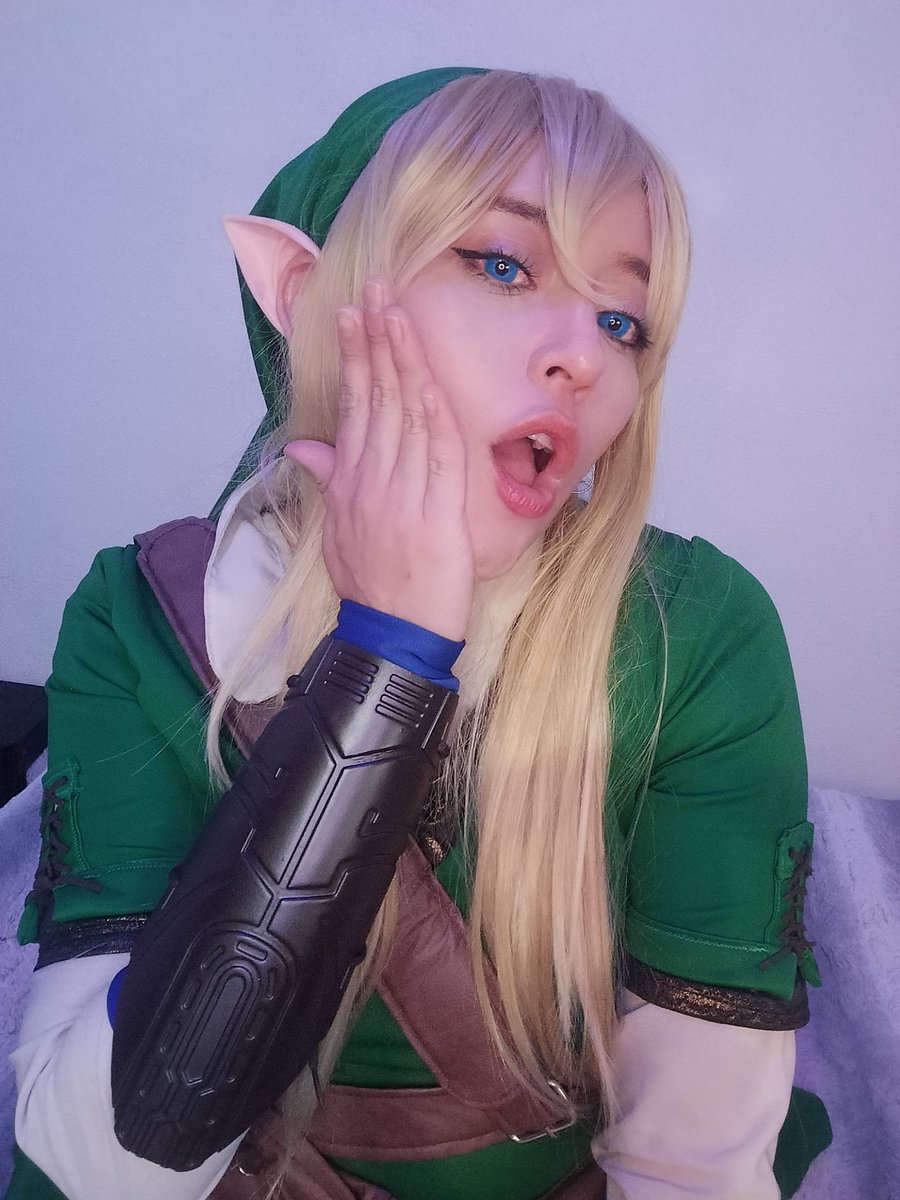 SakuraCosplayer's tweet photo. link en la vida real?..Ese azul se me vera bonito ? 
✨🪾🌱✨☘️🪾✨🪾☘️

Fotografia: @isra_solorzano

#nintendo  #tiktok #cosplay #parati #games #gamer #thelegendofzelda #viral #photooftheday #tuzocon #convention #geekgirl #girl #waifu #friends #medieval #lo https://t.co/GgvXUDCWgX
