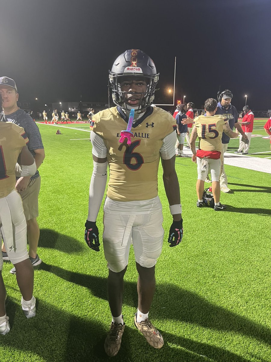 Jon Santucci (@jonsantucci) on Twitter photo Get used to hearing the name X'Zavier Corbin. Eau Gallie's 6-1, 175-pound freshman already has a handful of Power 4 offers (FSU, Purdue, Syracuse). The younger brother of Falcons RB Jashaun Corbin is an explosive playmaker with insane upside.
<a href="/xcorbin02/">X’Zavier Corbin</a> <a href="/EauGallieHC/">Coach Sands</a> Get used to hearing the name X'Zavier Corbin. Eau Gallie's 6-1, 175-pound freshman already has a handful of Power 4 offers (FSU, Purdue, Syracuse). The younger brother of Falcons RB Jashaun Corbin is an explosive playmaker with insane upside.
<a href="/xcorbin02/">X’Zavier Corbin</a> <a href="/EauGallieHC/">Coach Sands</a>