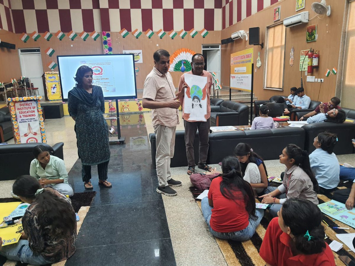 DietBhola's tweet image. #VidyanjaliUtsavDelhi @DietBhola with #PosterMaking Activity to  help #D.El.Ed. student teachers understand the programme in depth.

@DrAnilTeotia2 encouraged 100% participation.
#5YearsofNEP202
#ViksitBharat
#JoinVidyanjali
#SamagraShikshaDelhi
#ABSS2025
#Vidyanjali