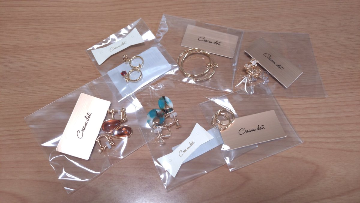 tkcchiee3101's tweet photo. お買い物マラソンだったりそうでなかったりの楽天購入品😊その2

スキンケアやコスメ、ヘアケア用品、日用品にアクセサリー💕💕💕
気になってたものもリピート品もちょっと買いすぎちゃいました😆😆😆
今更だけど、冷房でお腹冷えるので、冬も使えるし...と腹巻きも✨✨ https://t.co/MGPDlJLhty