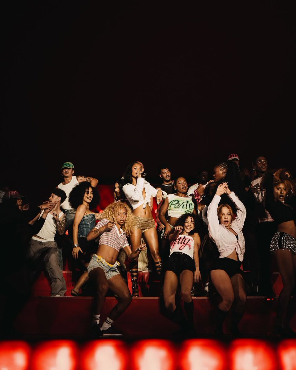 InfoTylabrasil's tweet photo. Setlist da Tyla no evento da #HmBrasil:

“Push 2 Start”
“Truth Or Dare”
“Show Me Love”
“Bliss”
“Is It”
“Mr. Media”
“Dynamite”
“Water” https://t.co/GkXER9vlmn