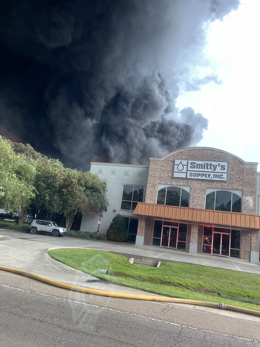 Crews from St. Tammany Fire District No. 2 were dispatched to assist with the fire at Smitty’s Supply in Roseland, Louisiana. We’re proud to stand alongside our fellow responders when called, working together to keep our communities safe. Wishing all crews a safe return. 
#stfd2