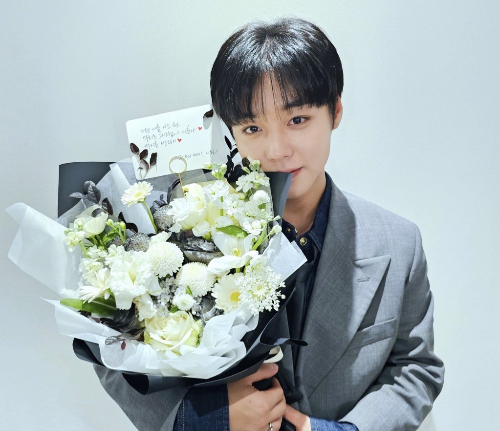 xrub5v's tweet photo. 나만의 꽃 박지훈 https://t.co/GpY735Yf12