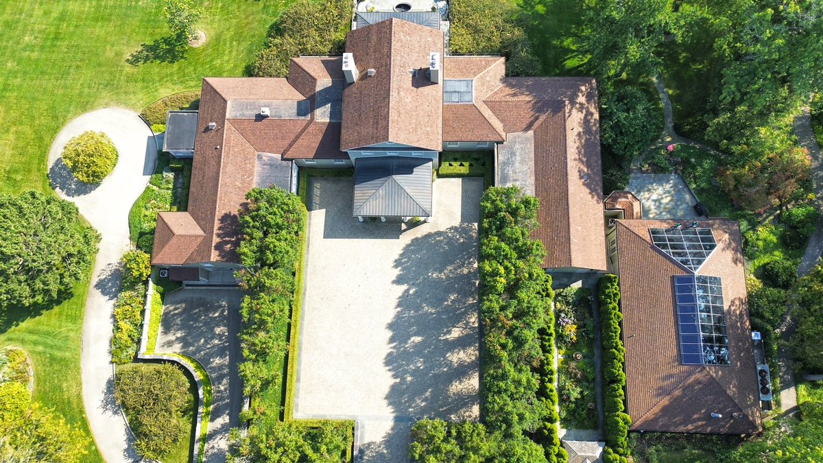 🏠SHOWSTOPPER ALERT🏠: This stunning Lake Geneva, WI home needed a little TLC! So, we made some Repairs and applied a Cedar Preservation Treatment to the Roof, which helps improve its overall longevity and appearance.🎯 Fantastic job Team!💯😉