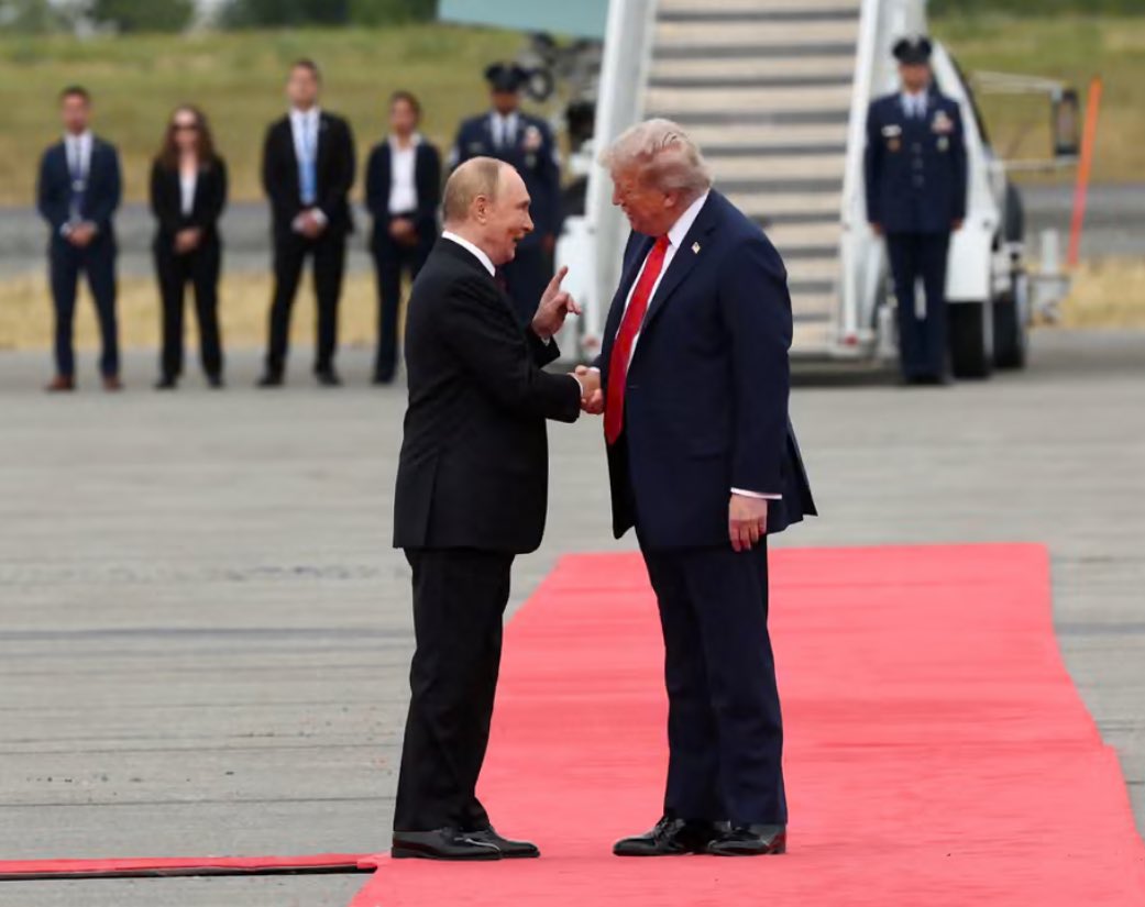 The red carpet is an appropriate choice for someone with so much blood on his hands. #Alaska
