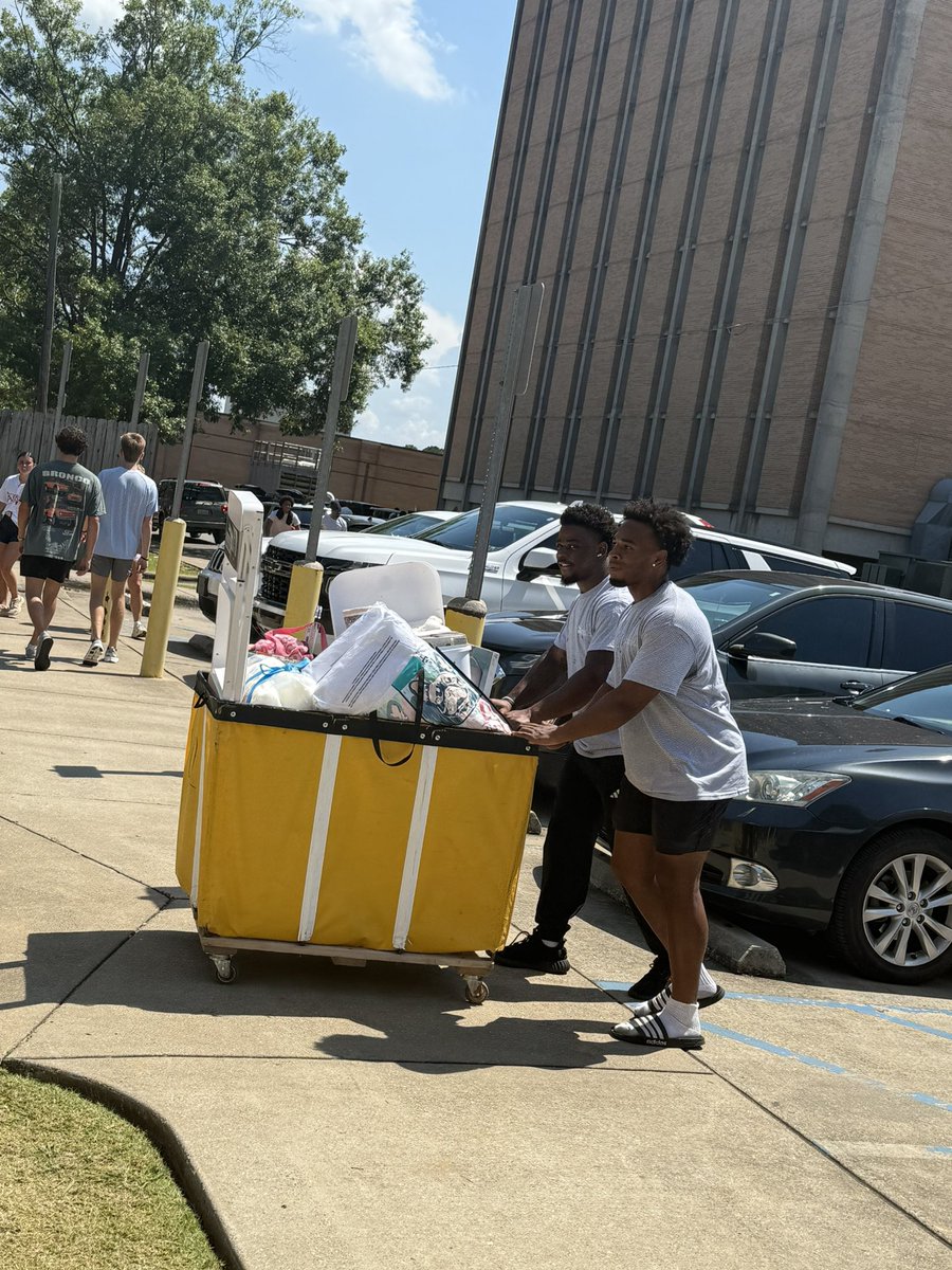 Blessed People Bless People. <a href="/UNAFootball/">North Alabama Football</a> Proud to Serve and help our UNA family make this transition to college as easy as we can on Move In Day!