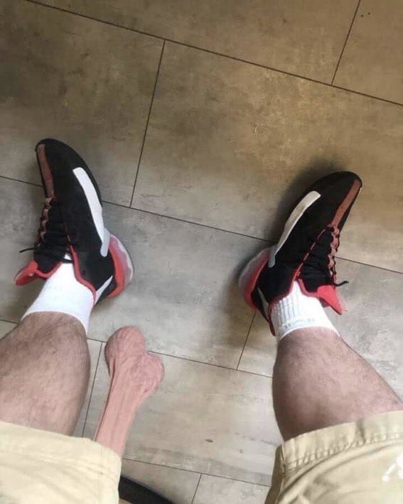 pues con estas zapatillas saldré hoy de fiesta