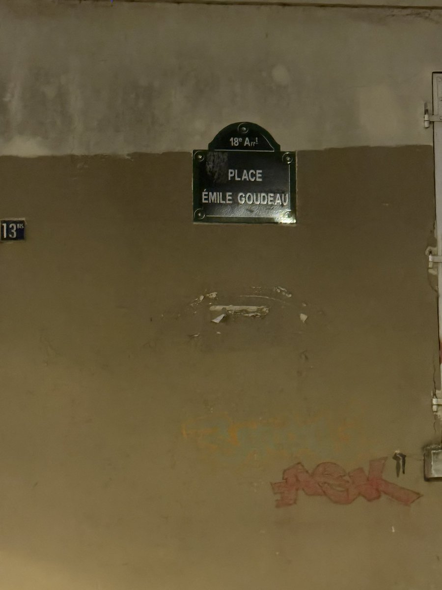 Can someone please help me look up Montemarte Paris animal in distress/wildlife rehab info. I have spotty service but there’s an injured bird and I need help from internet peeps so he can get help. I’m at this address. If you see this &amp; you have a free minute can you please help