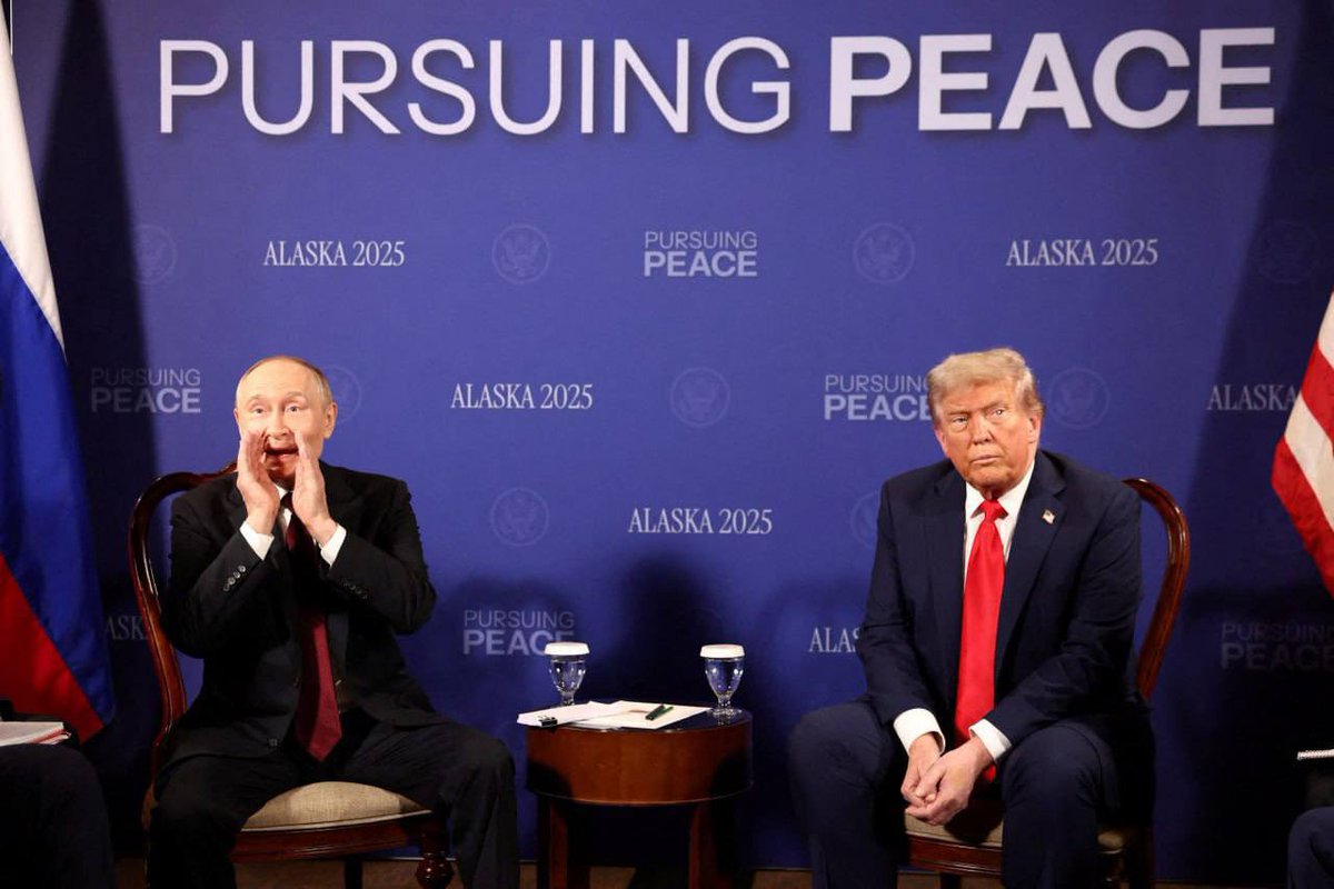 xlarina1's tweet photo. Козлина какая . Неужели кому-то нравится? Неужели кто-то гордится этим плешивым у*бищем?? Россия, ты одурела. https://t.co/iag90UiI3A