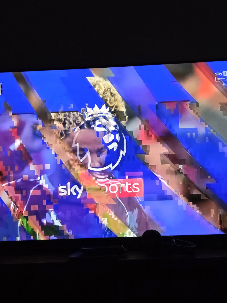 EmilySm16562124's tweet photo. @virginmedia exited for the new football season only to watch 40 min of this https://t.co/Dtku7yDnCT