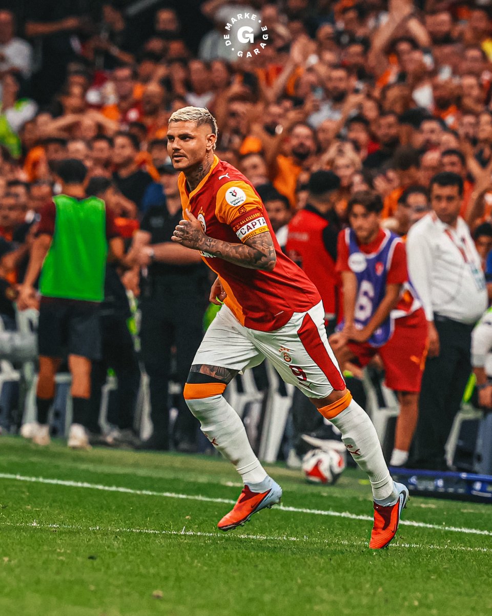 Tribünlerin aşkı, Galatasaray'ın kaptanı.

Golle geri döndü.