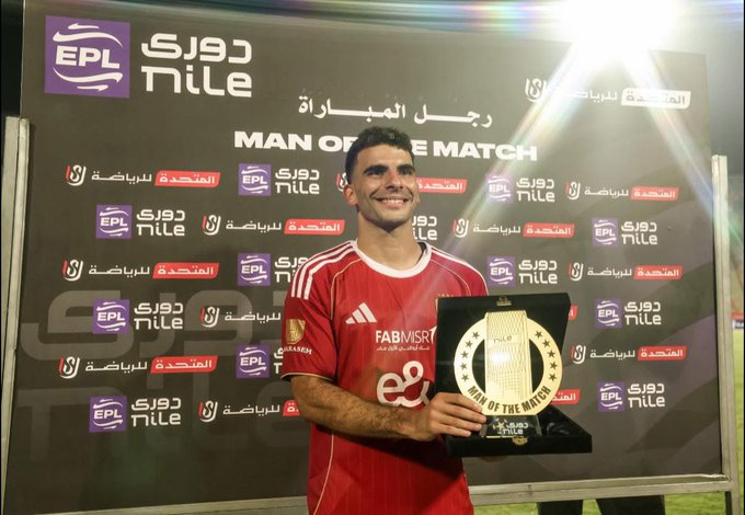 زيزو مع جائزة الأفضل في المباراة (إكس)