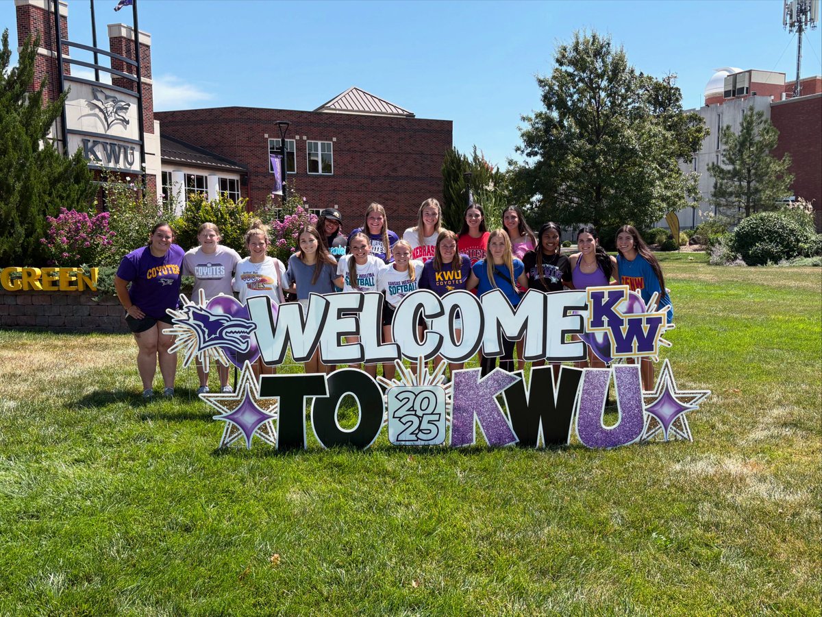 Missing a few faces, but our newcomers are here and all moved in!! ✨🐺🤘🏼