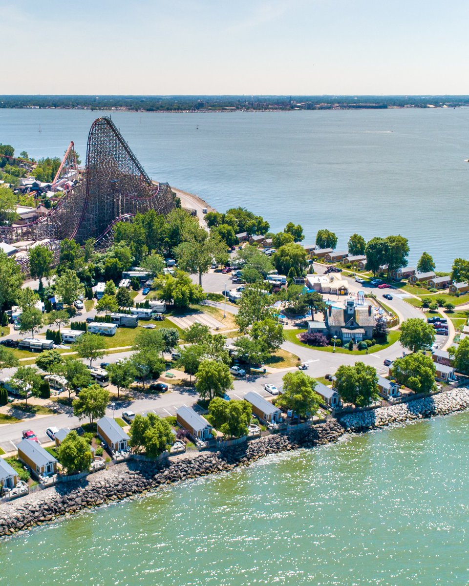 cedarpoint's tweet photo. The lake breeze and scenic vistas make #LighthousePoint a unique gem at #CedarPoint. Our friends at @Progressive agree. 🛣️🔦🌅 https://t.co/Wnkyg2Xze7