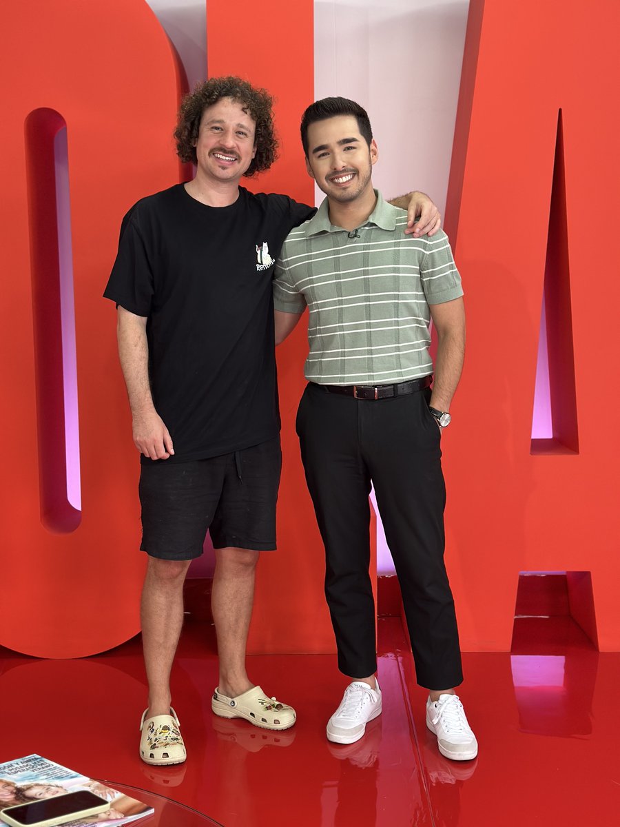Luisito Comunica nos visita en el estudio de La Hora ¡HOLA! para contarnos de sus experiencias alrededor del mundo, sus proyectos, sus nuevos emprendimientos y mucho más. No se lo pierdan.
Esta noche en #LaHoraHOLA
Después de #LasReinasDelShopping
#LuisitoComunica
