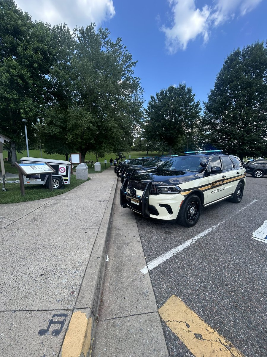 THPFallBranch's tweet photo. Our monthly child seat check took us to the I-81 welcome center in Bristol today. We even had a visit from Trooper E. Price from @VSPPIO who came to assist!
Several parents &amp; caregivers asked great questions and had their CRDs inspected for proper fit. Look for us next month! 😊 https://t.co/7kBAwbhJ57