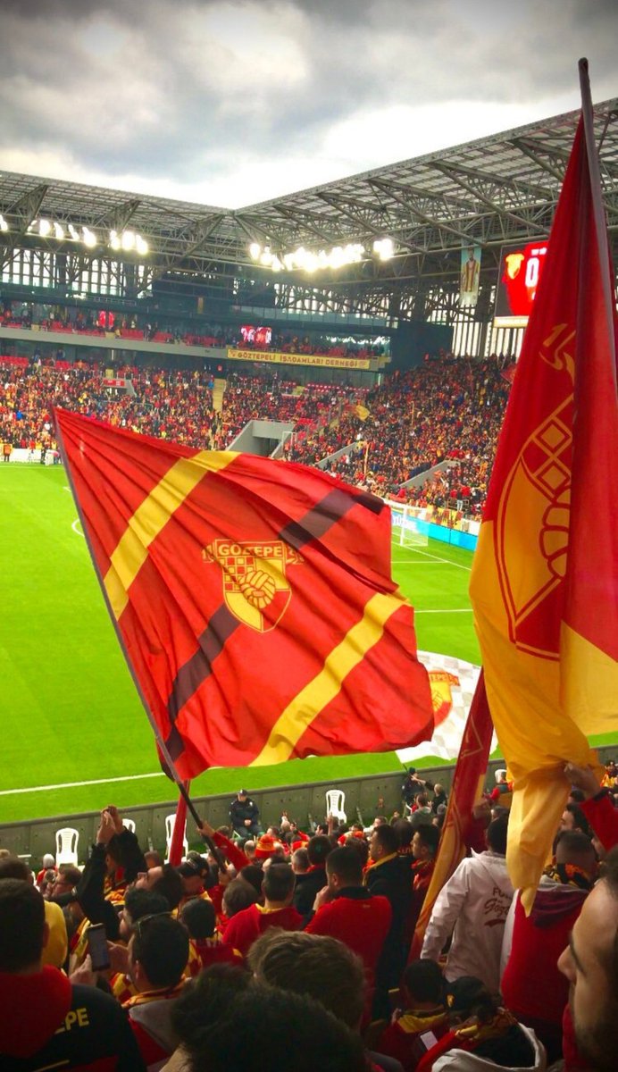 Skor tabelalarına, kirli yıldızlarına meyledip de nüfus kağıdımızda yazana hiç ihanet etmedik. 
İzmirliyiz, Göztepeliyiz...
Kafana göre Şanlı Göztepem...💛❤️