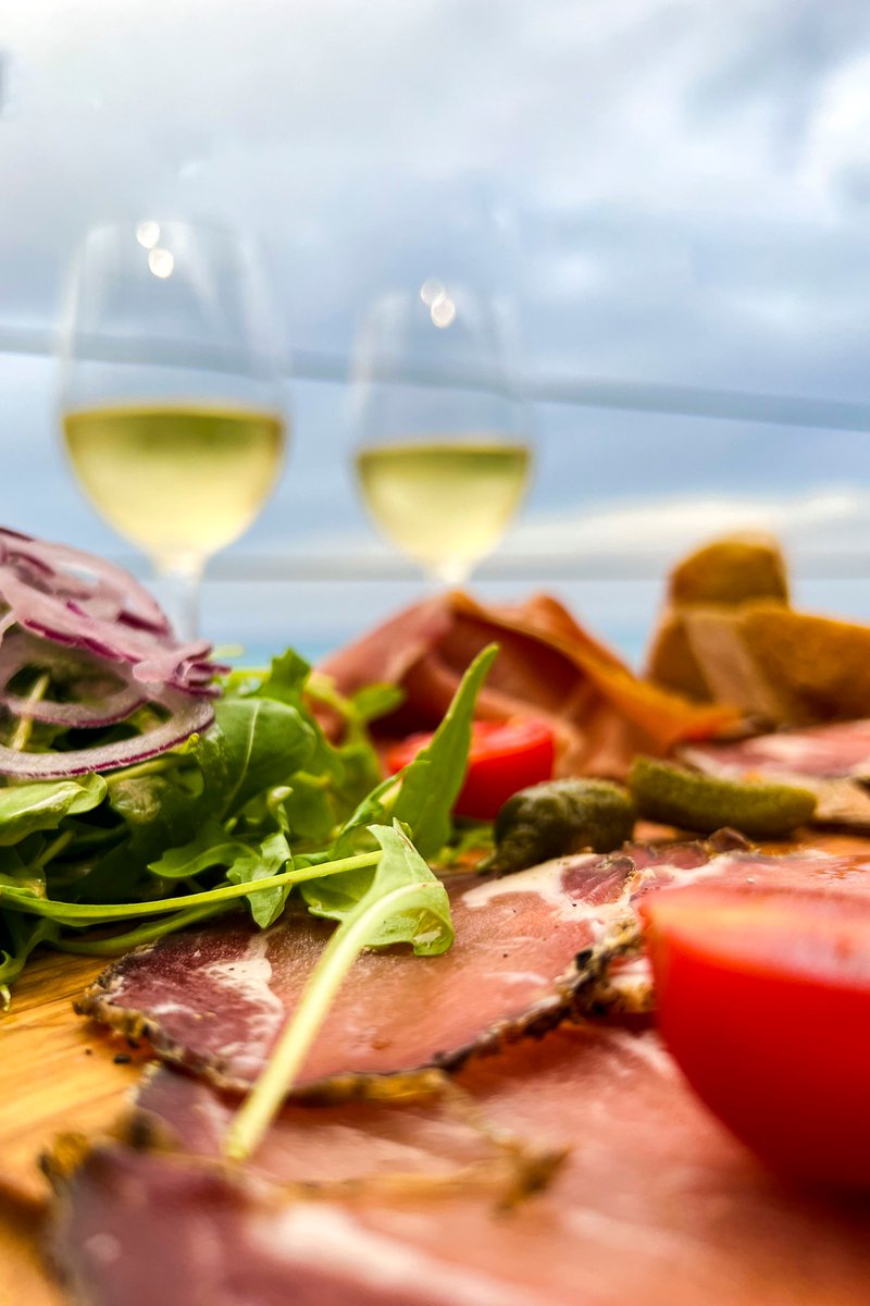 Dinner on the terrace, stars above the eucalyptus, warm air on your skin.
Evenings at #Bagheera #VillagedeVacances on the islands of #Corsica, are simple and perfect. Oh and the food... IT'S AWESOME 😆🤤
💬 Want more info? Click the link: en.bagheera.fr/67-special-off… ✌ 

#naturist
