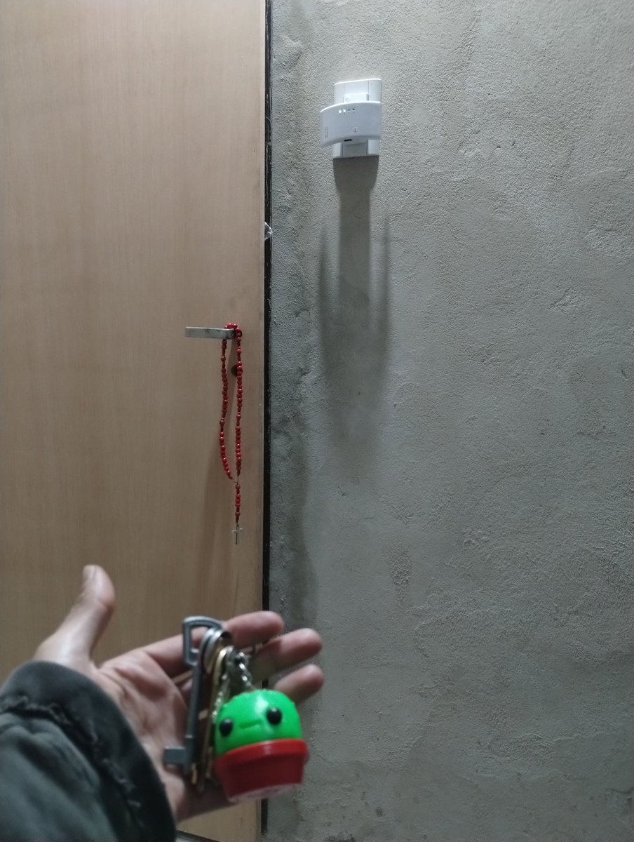 Sam_Molina98's tweet photo. Bueno gordos. Finalmente deje mi casa habitable.
 Aún no está terminada y me faltan banda de cosas por conseguir...
 Pero estoy feliz por este gran avance. https://t.co/LVOSfHkv8q