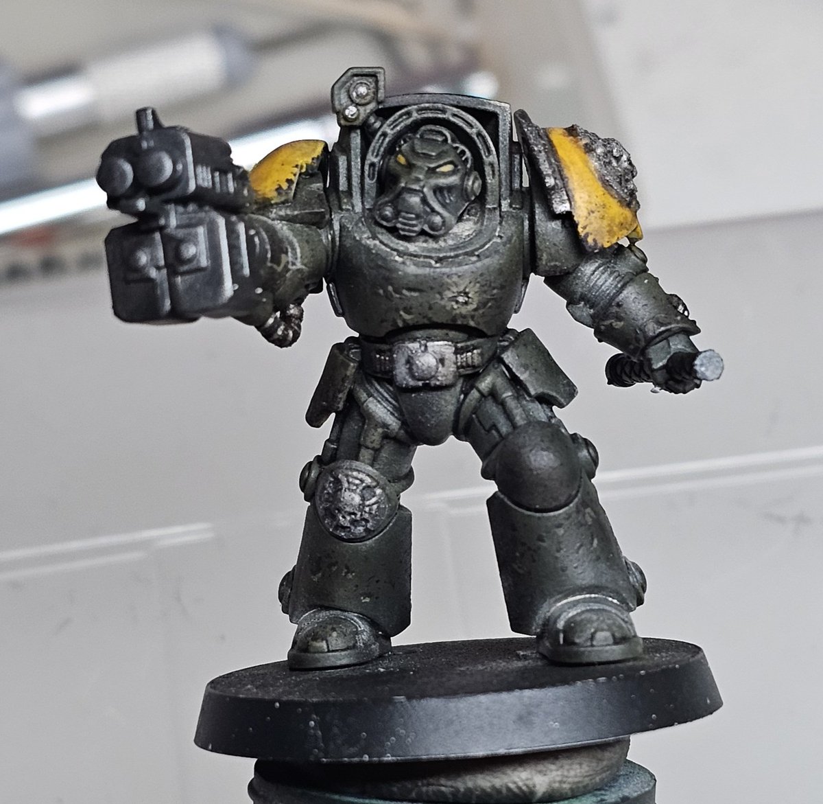 WIP. Still need to get the weapons done, but so far I think Im gonna like this style for the Gamma Hounds. (I need to make the chipping a bit brighter) maybe make the green a tiny bit brighter)
