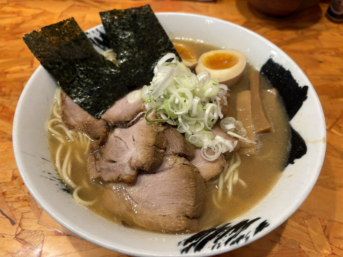 麺武者さんにて
特製らーめん 大盛
やっぱり好きです