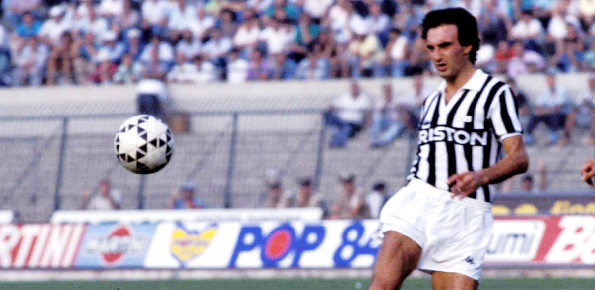 InTheSoccerTime's tweet photo. Marino Magrin: “Dovevo essere l’erede di Platini alla #Juve, oggi insegno il dribbling ai bambini” https://t.co/U5xE26jKHQ @m_crosetti su @SportRepubblica https://t.co/tQAb3Twz2B