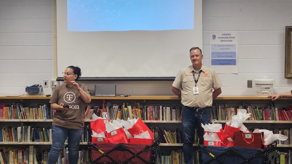 🥳 A huge THANK YOU to Tyson for partnering with us and supporting our new teachers!

We love our Tyson partnership. Thank you for investing in our educators and community! 💙🍎📚