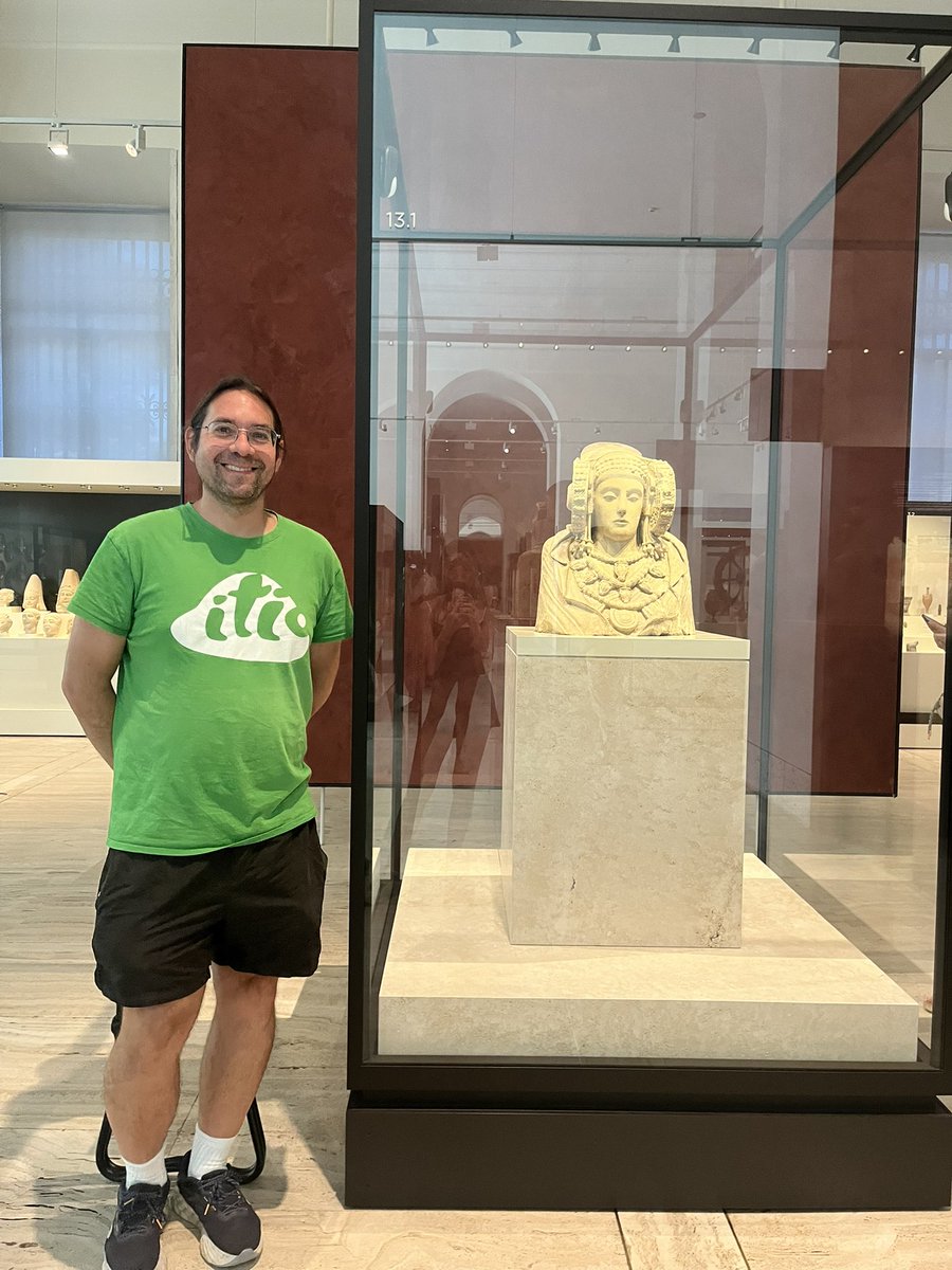 profedeprimari's tweet image. Mi aporte al  #HiloVeraniego este año a punto de llevarle la Dama de Elche a la nostra Terra, pero no me han dejado  @ajuntamentelx