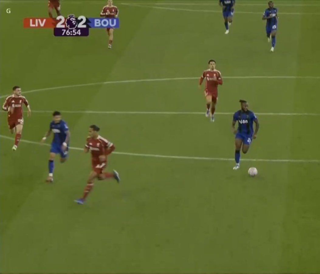 فان دايك رايح يعلم الدكه انه عليهم هجمة مرتده