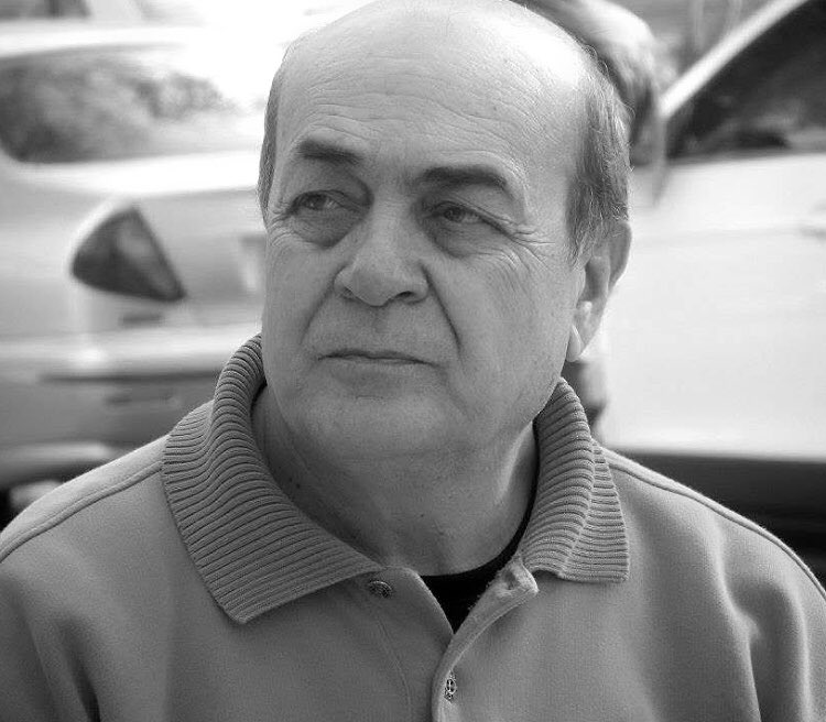 Ah be Mehmet ağabey.... 😢🙏 Ne çok anılarımız var Tiyatroya ve hayata dair. Birlikte kaç oyunda aynı sahneyi paylaştık. Turneler,yollar,şehirler,kasabalar,köyler…Yazsam kitap olur. İyi ki yollarımız kesişmiş ve seni tanımışım. Çok üzgünüm çok....
Mekânın Cennet olsun...🙏🙏😢