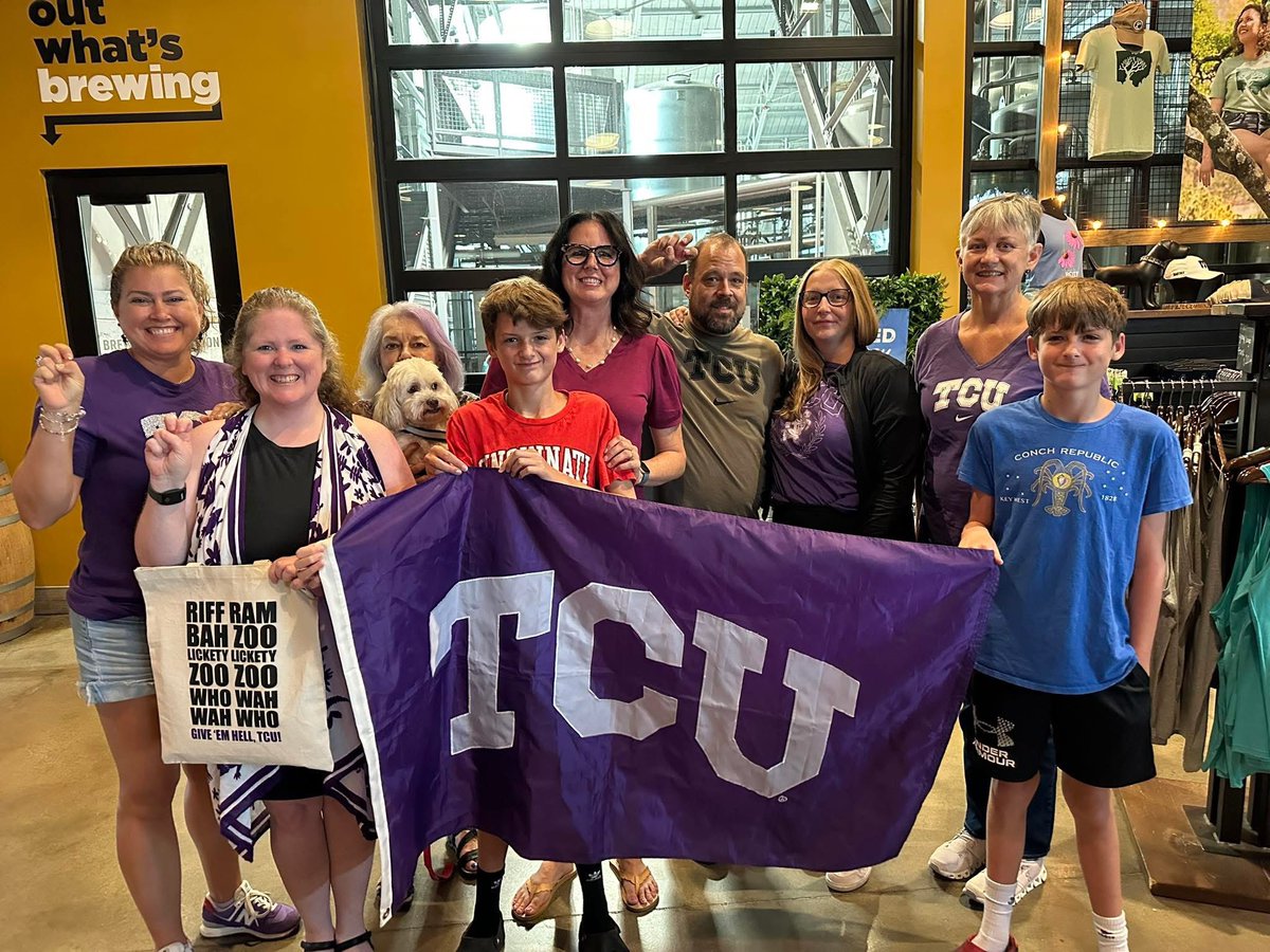 TCUAlumni's tweet image. 💜 THANK YOU to Frogs everywhere who joined our Welcome Happy Hour!
We loved reconnecting &amp;amp; meeting new Frogs! Look forward to seeing you at alumni events all year! 🎉
#TCUAlumni #GoFrogs