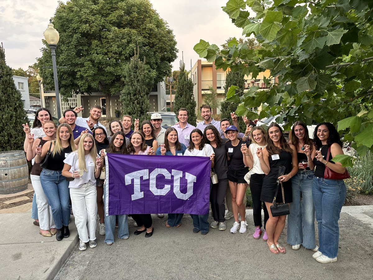 TCUAlumni's tweet image. 💜 THANK YOU to Frogs everywhere who joined our Welcome Happy Hour!
We loved reconnecting &amp;amp; meeting new Frogs! Look forward to seeing you at alumni events all year! 🎉
#TCUAlumni #GoFrogs