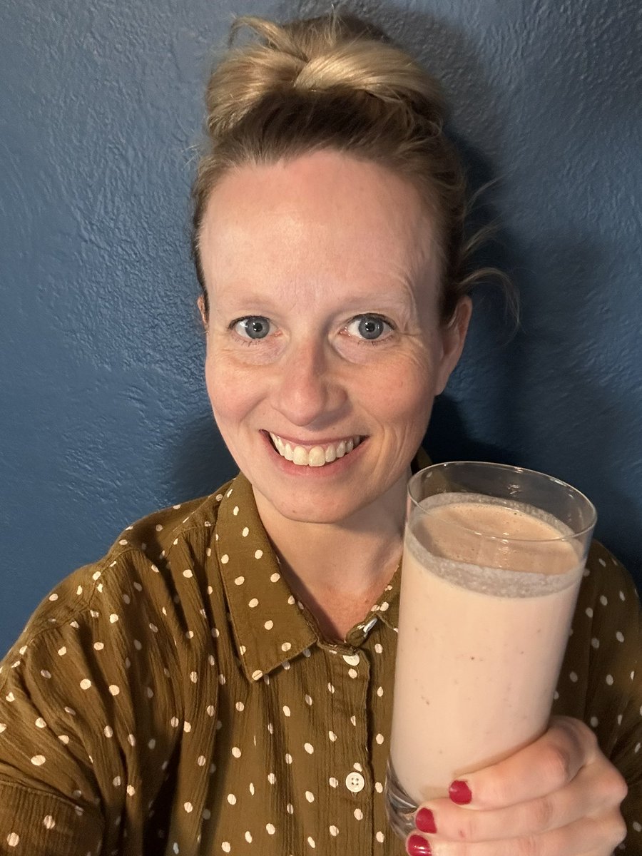 kristin_gi_rd's tweet photo. Finally tried Reverse-Engineered EEN smoothie recipe (will link to recipe in comments). Taste & texture are good. Nice alternative to commercial products, if desired. Cost in USD of 1 batch = $6.29. Cost per 250 cals = $1.46.
@WashUMedIBD #eatwithIBD #stricturefriendly https://t.co/cWN9FZe7Zd