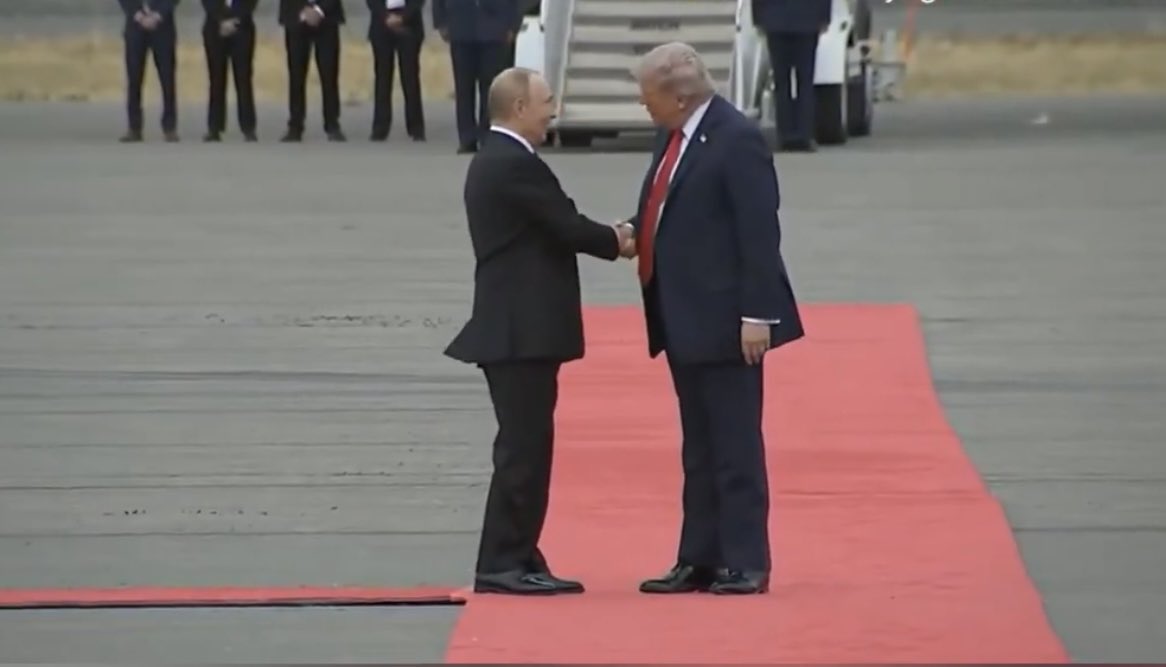 Hello_FreeWorld's tweet image. The most humiliating day in American History 
The dog finally got his wis