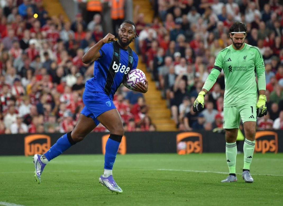 Arsenal Man 🔴⚪🔴 (@salibaultra) on Twitter photo You racially abuse this guy and he fights back with more determination than ever. Always liked Semenyo and he has shown incredible character tonight. Anyone abusing him tonight should be ashamed of themselves. <a href="/LFC/">Liverpool FC</a> needs to look at banning them from all Liverpool matches. You racially abuse this guy and he fights back with more determination than ever. Always liked Semenyo and he has shown incredible character tonight. Anyone abusing him tonight should be ashamed of themselves. <a href="/LFC/">Liverpool FC</a> needs to look at banning them from all Liverpool matches.