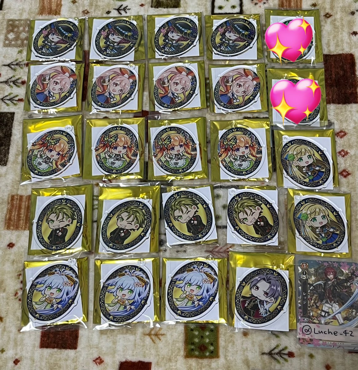 Luche_42's tweet photo. 交換 黒ウィズ 魔法使いと黒猫のウィズ 黄昏メアレス ＜巡る幸い＞亭 カフェ コラボカフェ 缶バッジ アクリルキーホルダー アクキー コースター ステッカー トレカ カード ポストカード 特典 
譲 画像1〜6
求 レッジ、シフトメア画像7
差額が出ない程度の異種交換可能です。
郵送のみでお願いします。 https://t.co/aflZLutAt6