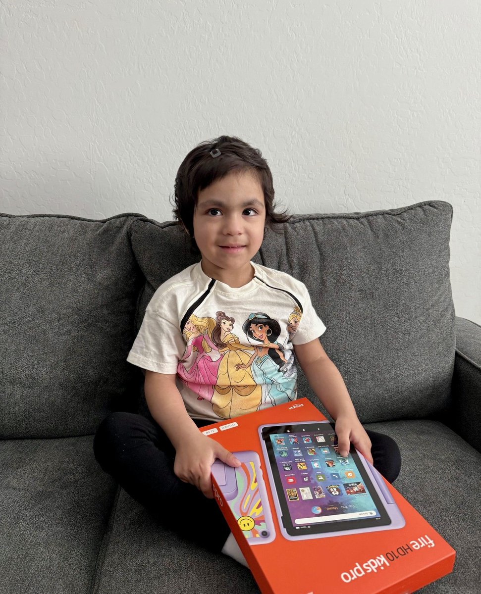 Celebrating Adelina for all that she has overcome in treatment for relapsed Acute Myeloid Leukemia. We're so excited to recognize her and provide some encouragement with this #MilestoneGift! 💛⁠ 
Keep fighting, Adelina! Donate ➡️ link in bio
#Togetherwecanmakeadifference⁠