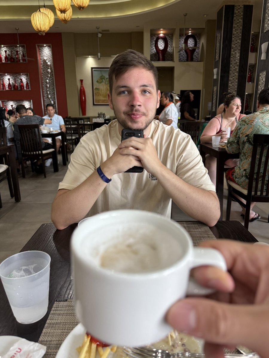 HuraconVAL's tweet image. Half way through the cancun trip💯