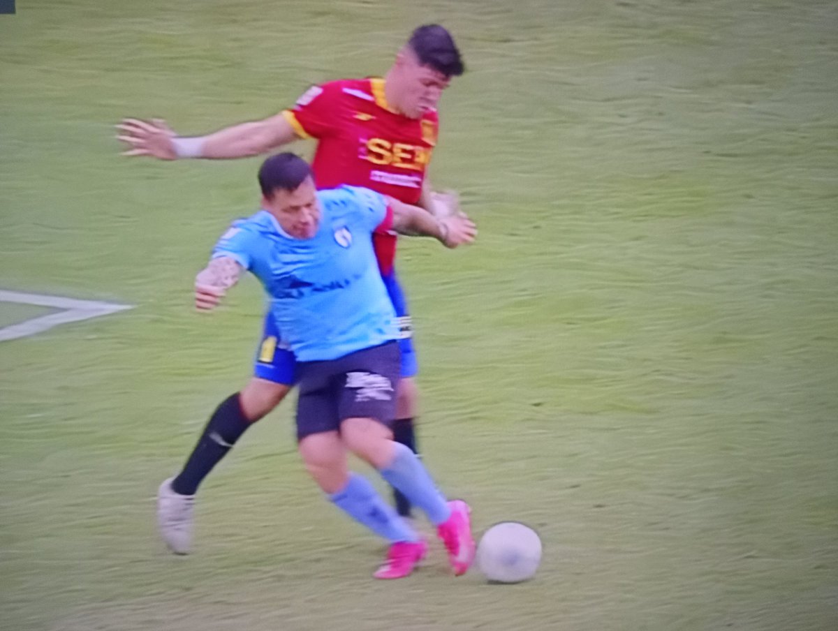 Med4lcode's tweet photo. No hay disposición de VAR en #UnionEspañola v/s #DeportesIquique, el arbitraje chileno está en el horno
#Tobar https://t.co/95bNF1Lupd